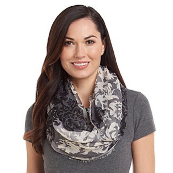 Cejon Stripe Damask Infinity Loop, Retail $28.00 - Picture 1 of 6